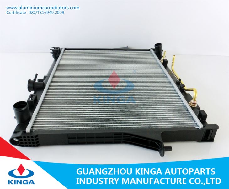 Wavy Fin Isuzu Car Radiator For Pickup Dmax 2006- ISO 9001